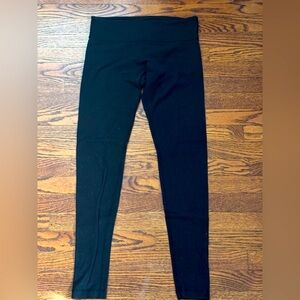 Lululemon size 8 ankle length yoga pants